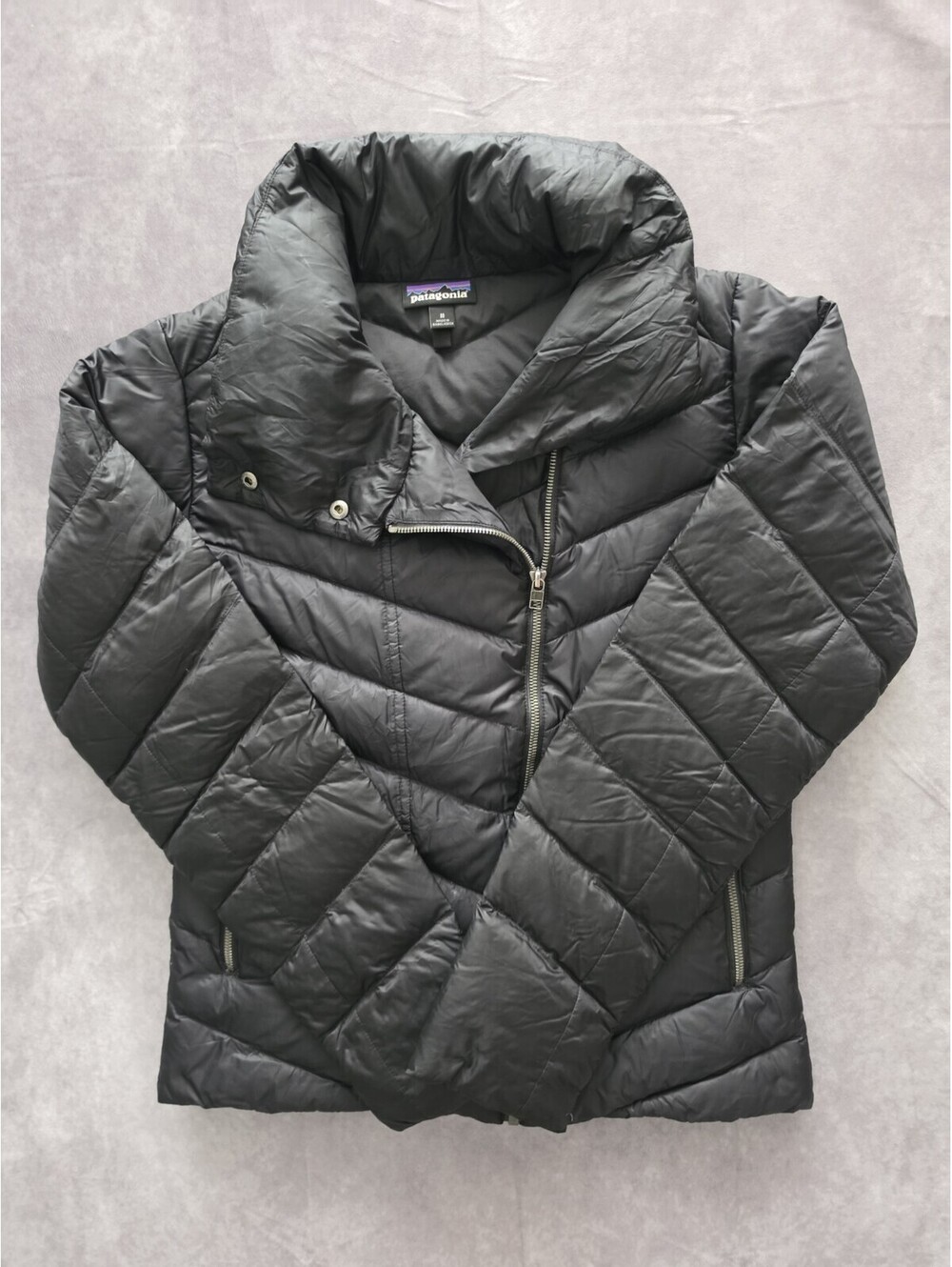 SKU0250 Patagonia Women’s Medium Black Down Puffer Jacket Asymmetrical Zip Coat